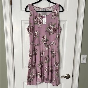 Floral Mauve Dress with pockets. Size XL